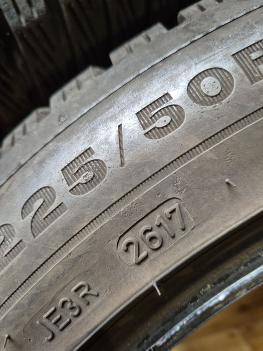 225/50/17 Dunlop para zima 6,5mm rok 17