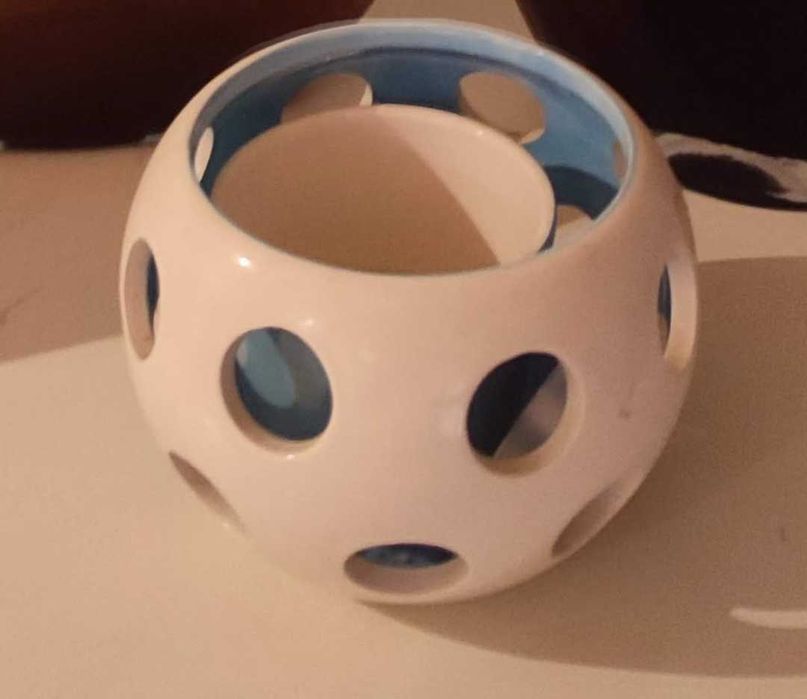 Castiçal branco e azul