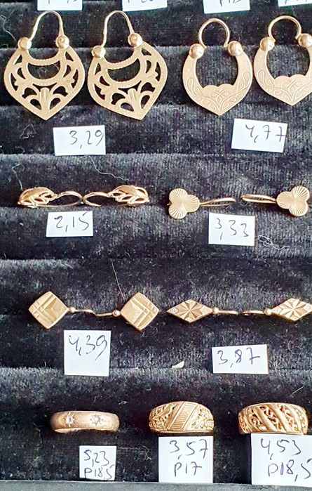 В продаже золотые изделия производства СССР.