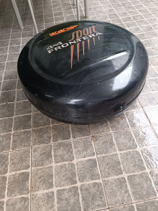 Roda de jipe 245/70-16 + caixa de proteção