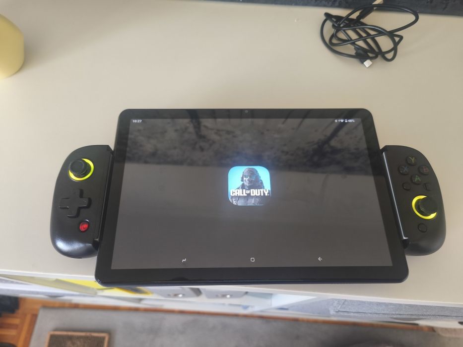 10-inch Tablet with Game Controller447815532885452803