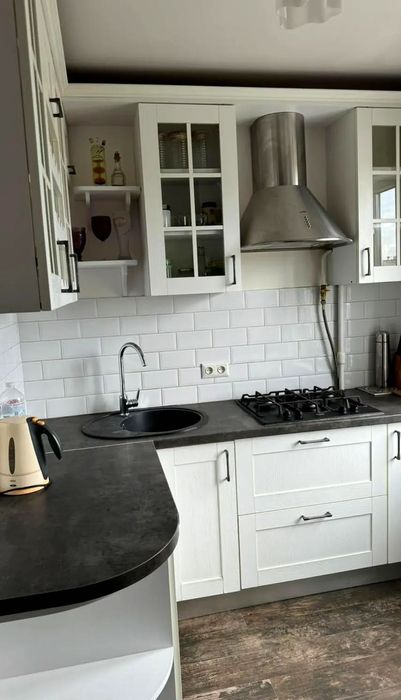 Прирічна 27, Оболонь, Героїв Дніпра