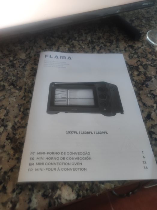 forno elétrico cor preta