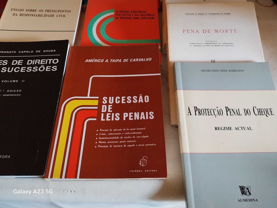 Livros de Direito, como novos, a MUITO BOM PREÇO. Desde