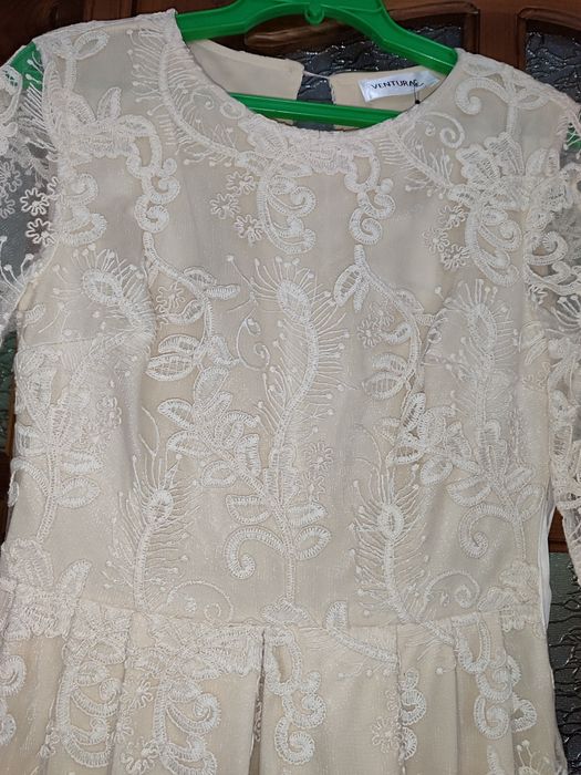 Нова мереживна сукня