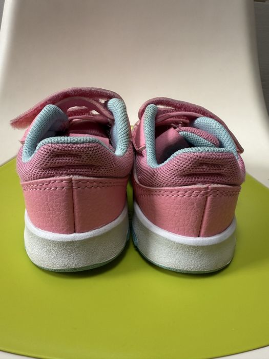 Кросівки adidas осінні
