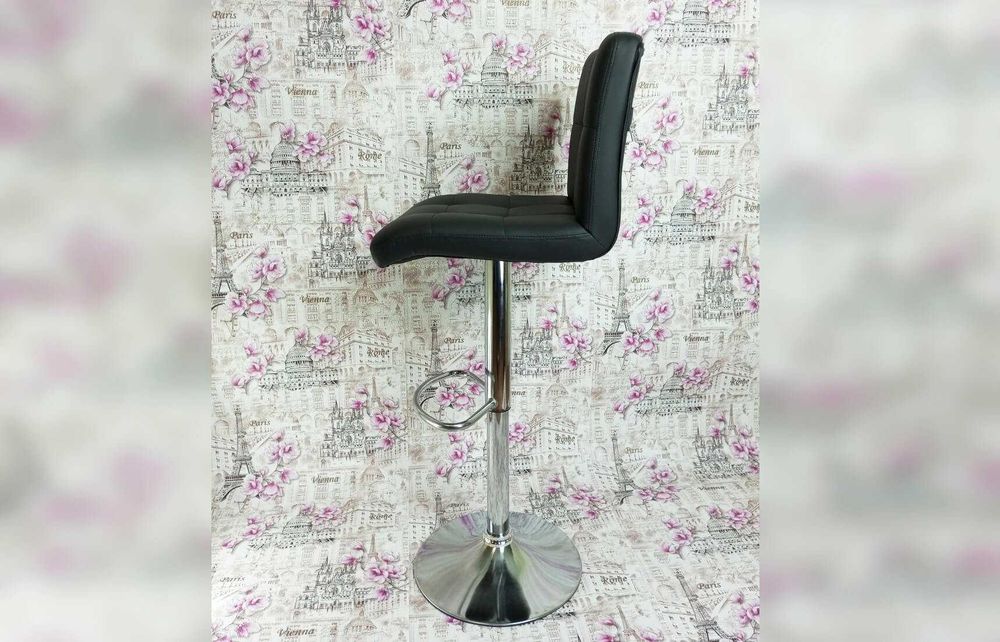 Крісло барне з підніжкою для майстра/Стул барный квадратный кухонный