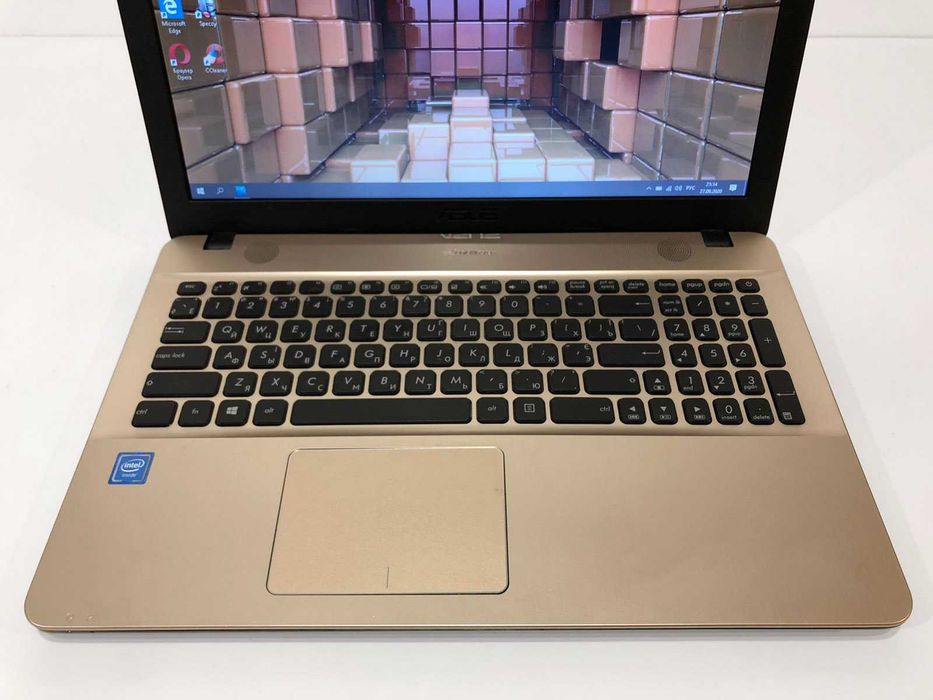 Ноутбук Asus VivoBook R541N, Intel N3350, 8Gb, SSD 240Gb, GeForce 810M 2Gb, Батарея до 10 годин!