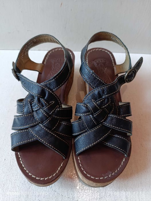 sandały skórzane Fly London