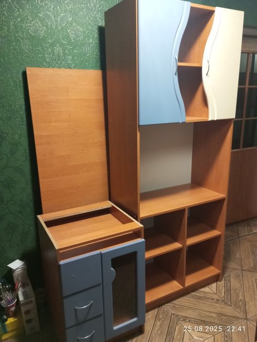 Комп'ютерний стіл