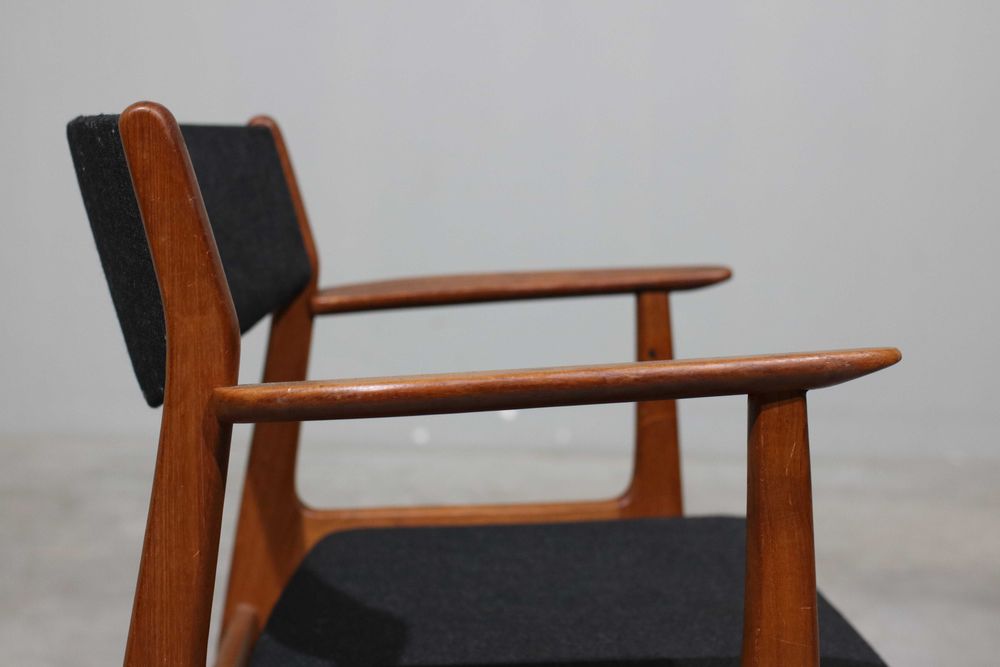 Par cadeirões Henning Kjaernulf em teca | Danish Design