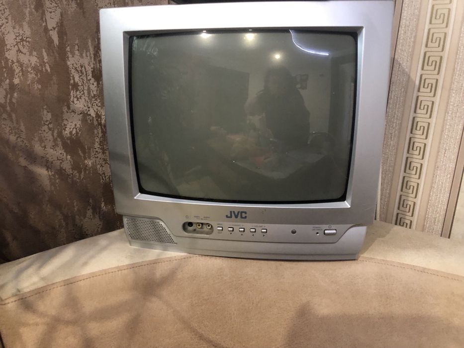 Телевізор JVC маленький