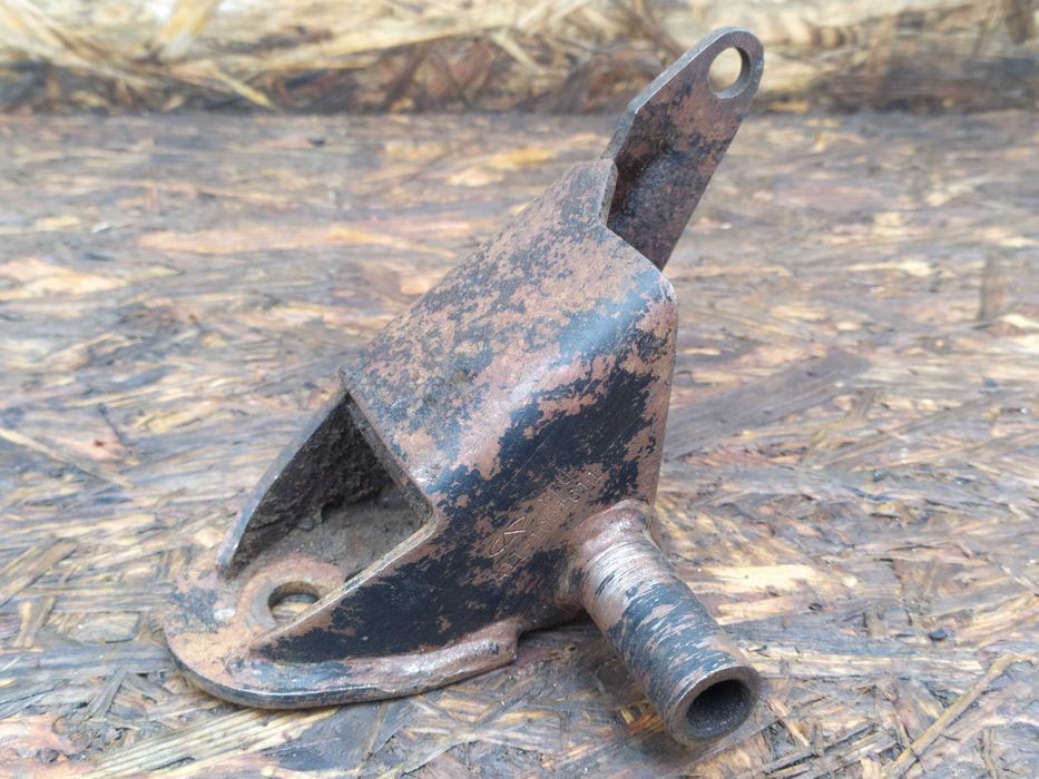 Кронштей опора двигуна кпп  Chery Amulet Чері Амулет А15