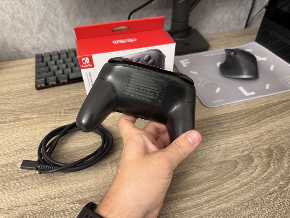 Nintendo Switch Pro Controller (оригінал)