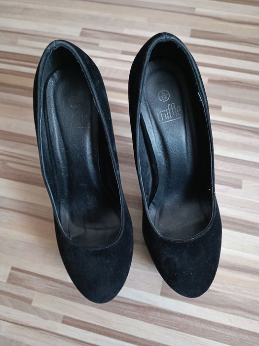 Szpilki na platformie