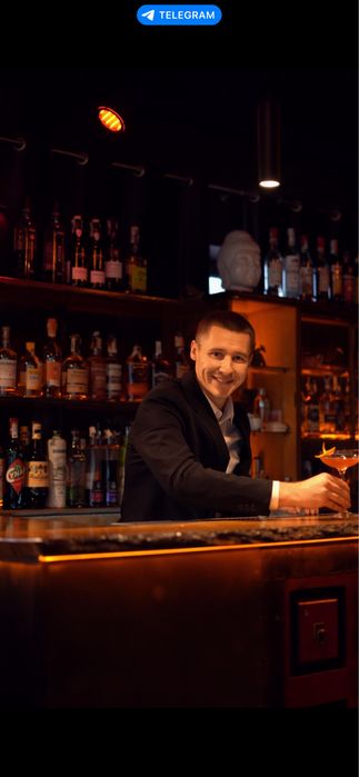 Замовити Професійного Бармена. Київ.Піраміда із Шампанского