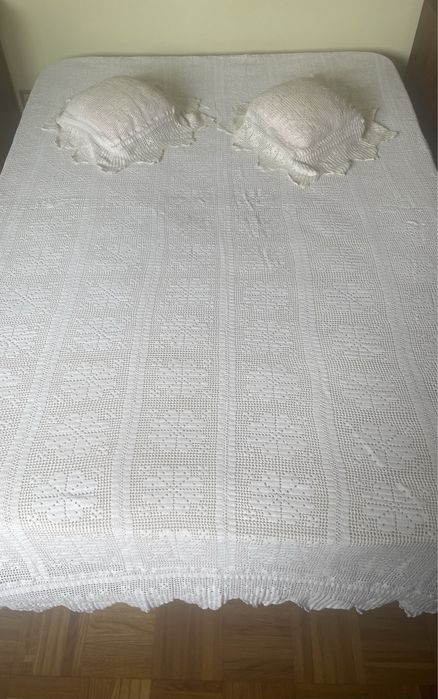 Colcha de renda feita à mão