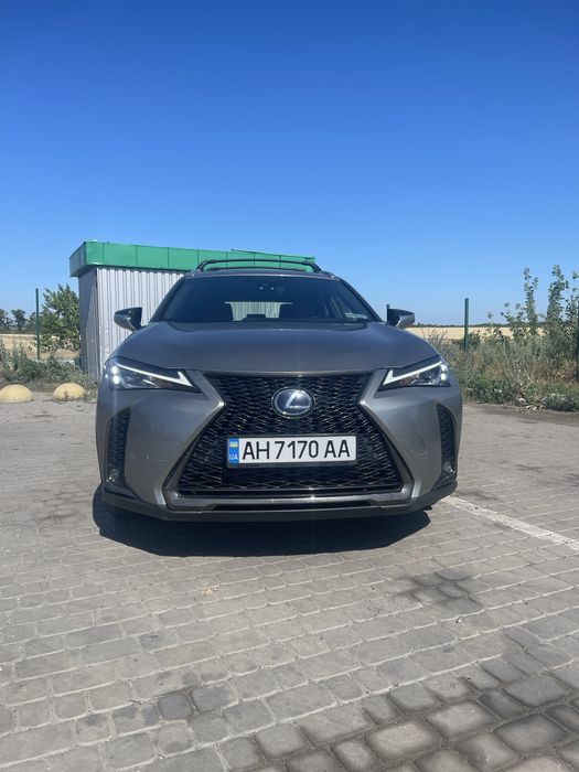 Lexus UX 250h F-sport 2020
