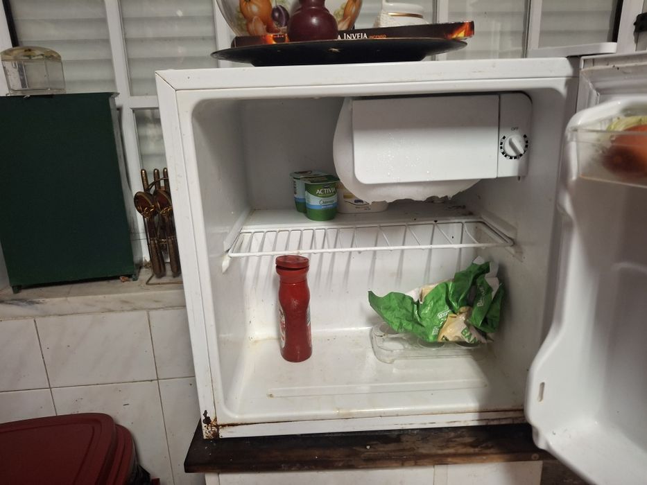 Vendo mini bar em bom estado para cozinga sala ou garrafeira  estado