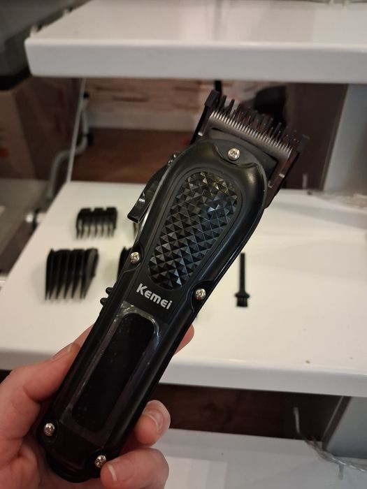 Машинка для стрижки волосся