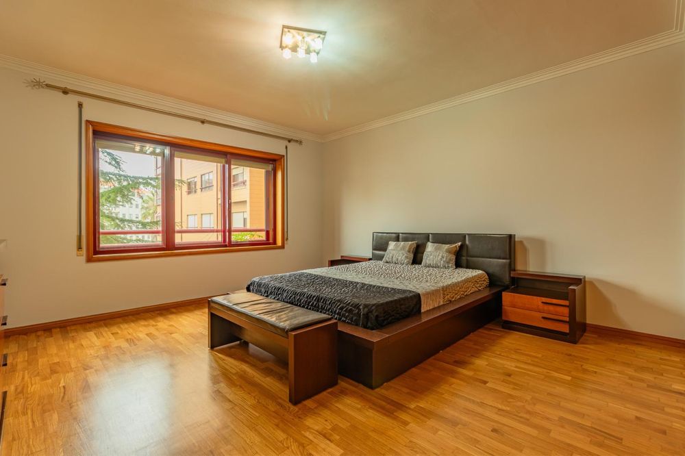 Quarto partilhado com suite wc privado para arrendar