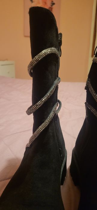 Botin preto e prateado