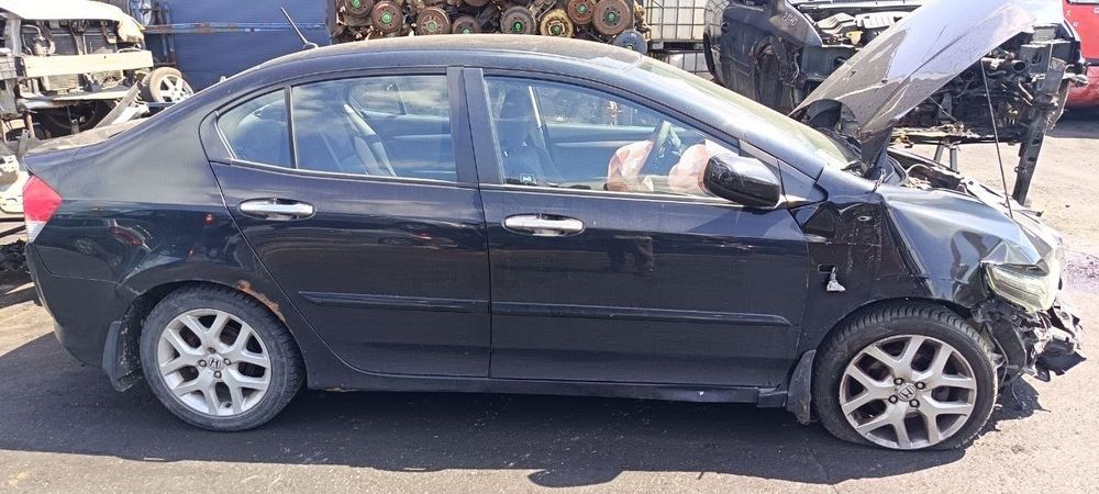 Na częnśi honda city I II maska lampy zderzaki drzwi