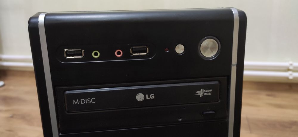 Надійний корпус ATX з DVD-приводом та охолодженням