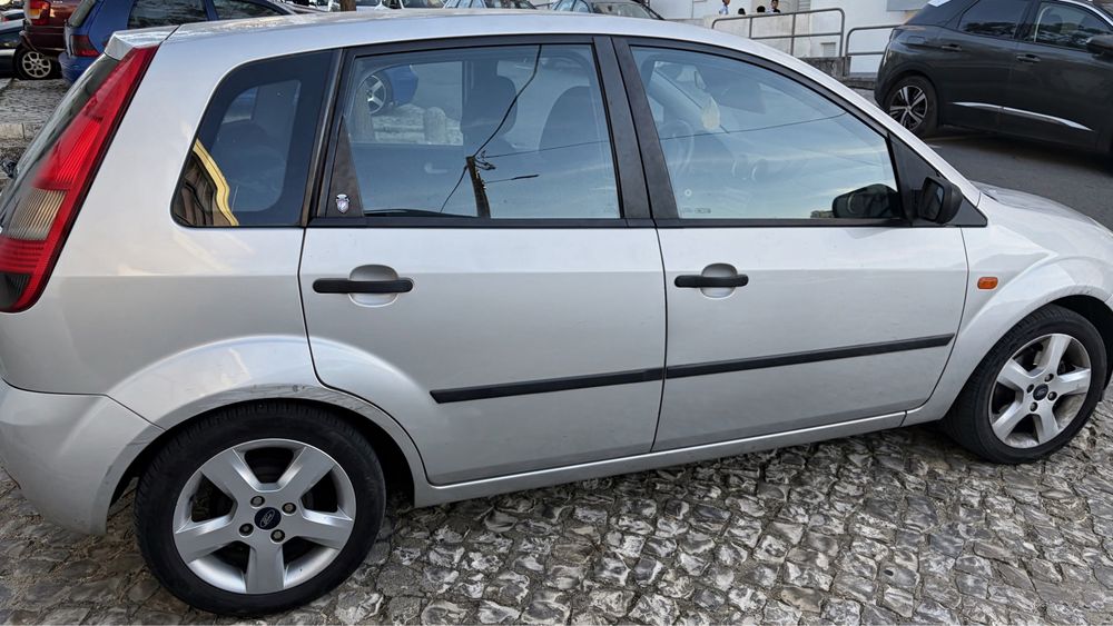 Ford Fiesta 1.2  Ghia – 2005