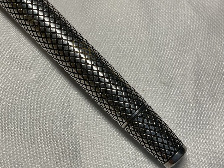 Caneta tinteiro em prata da Sheaffer
