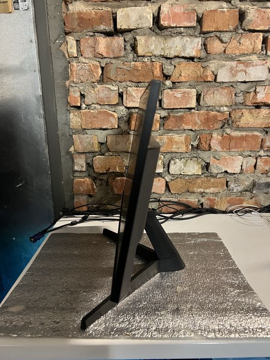 Безрамковий монітор Samsung 24 діагональ