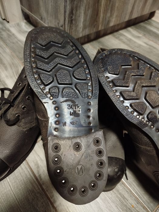 Продам спецовые ботинки
