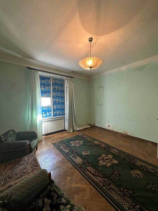 Продам просторий АВСТРІЙСЬКИЙ ЛЮКС в центрі без комісії