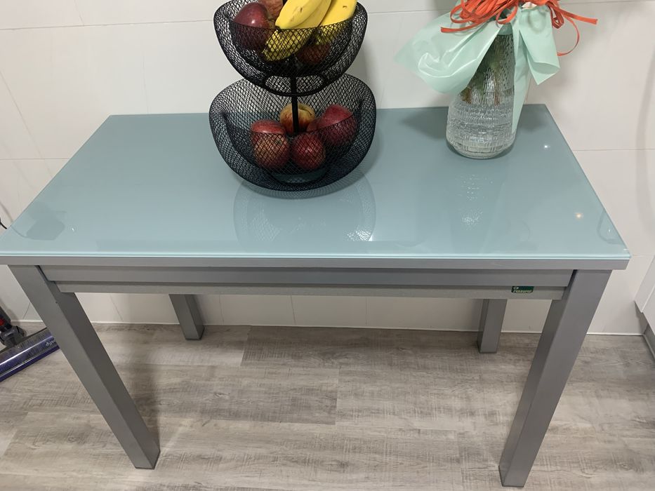 Mesa de cozinha Perbufer semi-nova