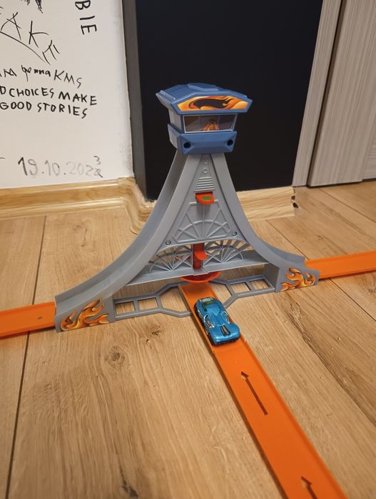 Hot Wheels tory Track Builder