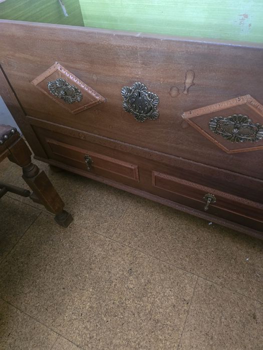 Arca em madeira ideal para guardar roupa