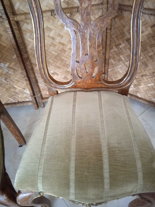 2 Cadeiras antigas em madeira lacada