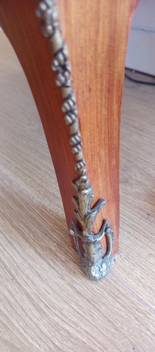 Vendo cómoda estilo Luís XV