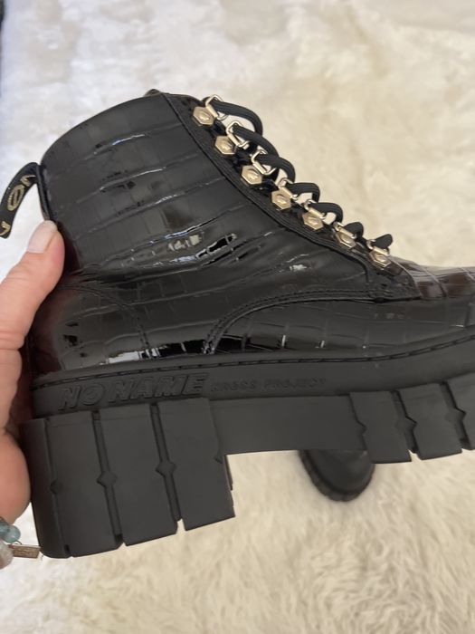 Buty marki No name kupione we Francji