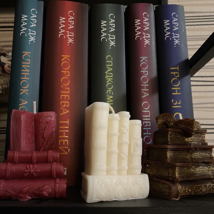 Свічки у формі книг