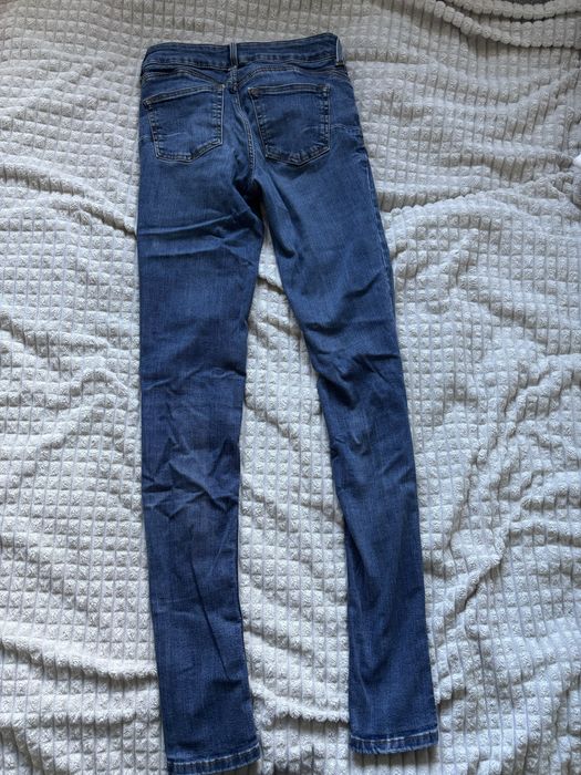 Damskie spodnie jeansowe rurki