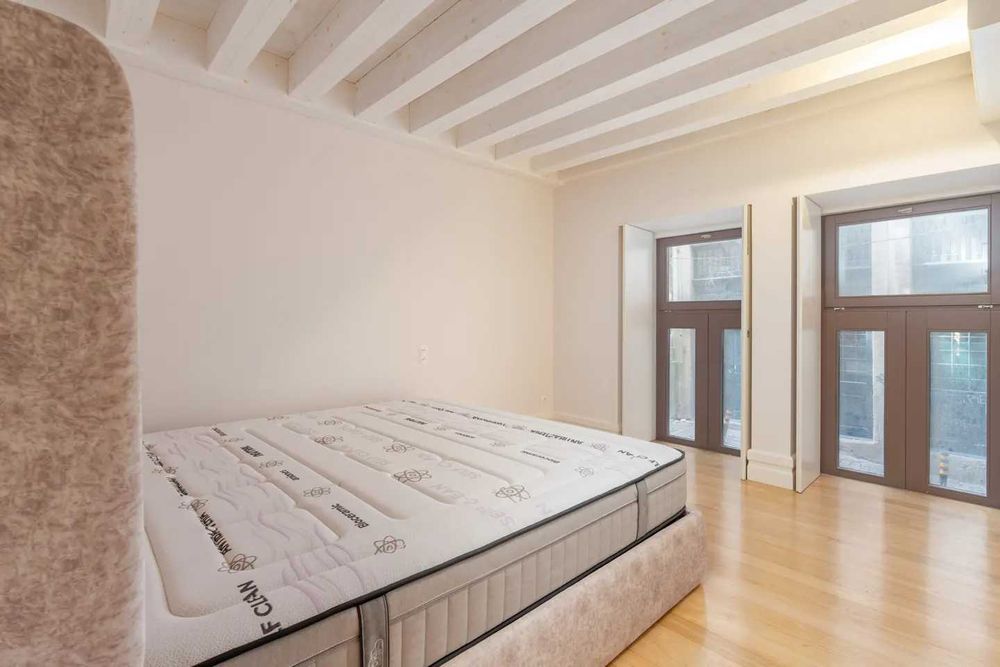 apartamento t3  R. de Mouzinho da Silveira 180