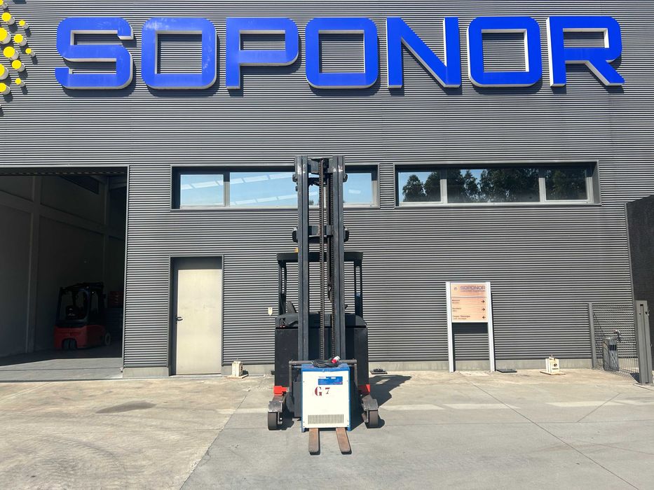 Empilhador Retrátil Linde R14