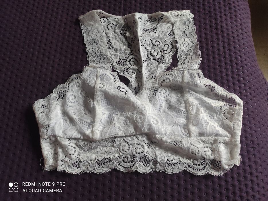 Biały crop top, biustonosz, braletka