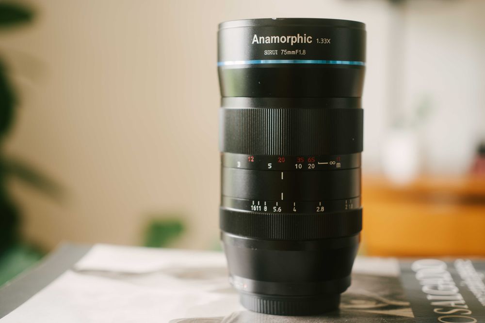 Lente Sirui Anamorphic 75mm f/1.8 1.33x - Canon EF-M