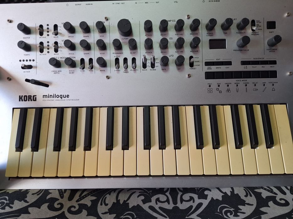 Korg Minilogue, muito bom estado