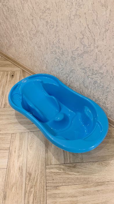 Дитяча ванночка зі зливом для води