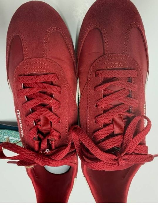 Кроссовки  Reebok красного цвета