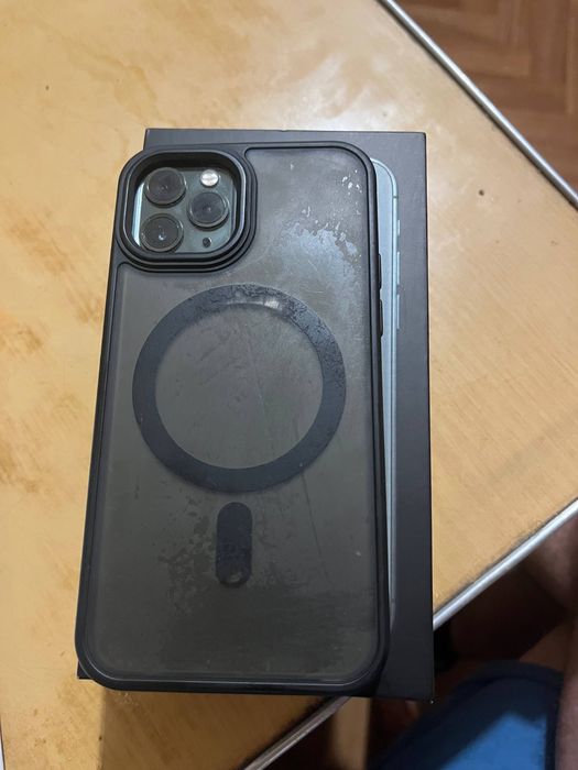 Телефон iPhone 11 Pro