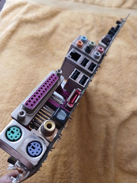 материнська плата ASUS P5B